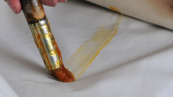 Autosattlerei Freier – auch sauberes Verkleben will gelernt sein.